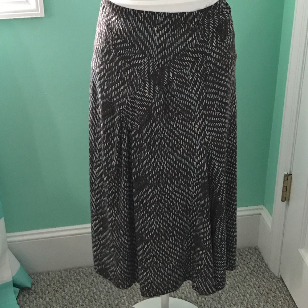 BCBG midi. Pattern skirt